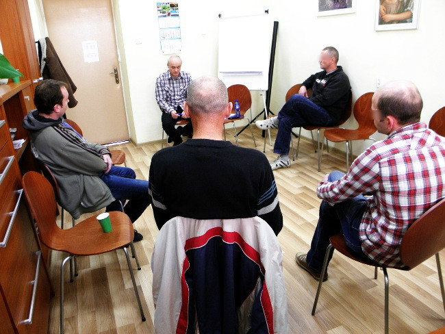 Uczestnicy programu wraz z prowadzącym